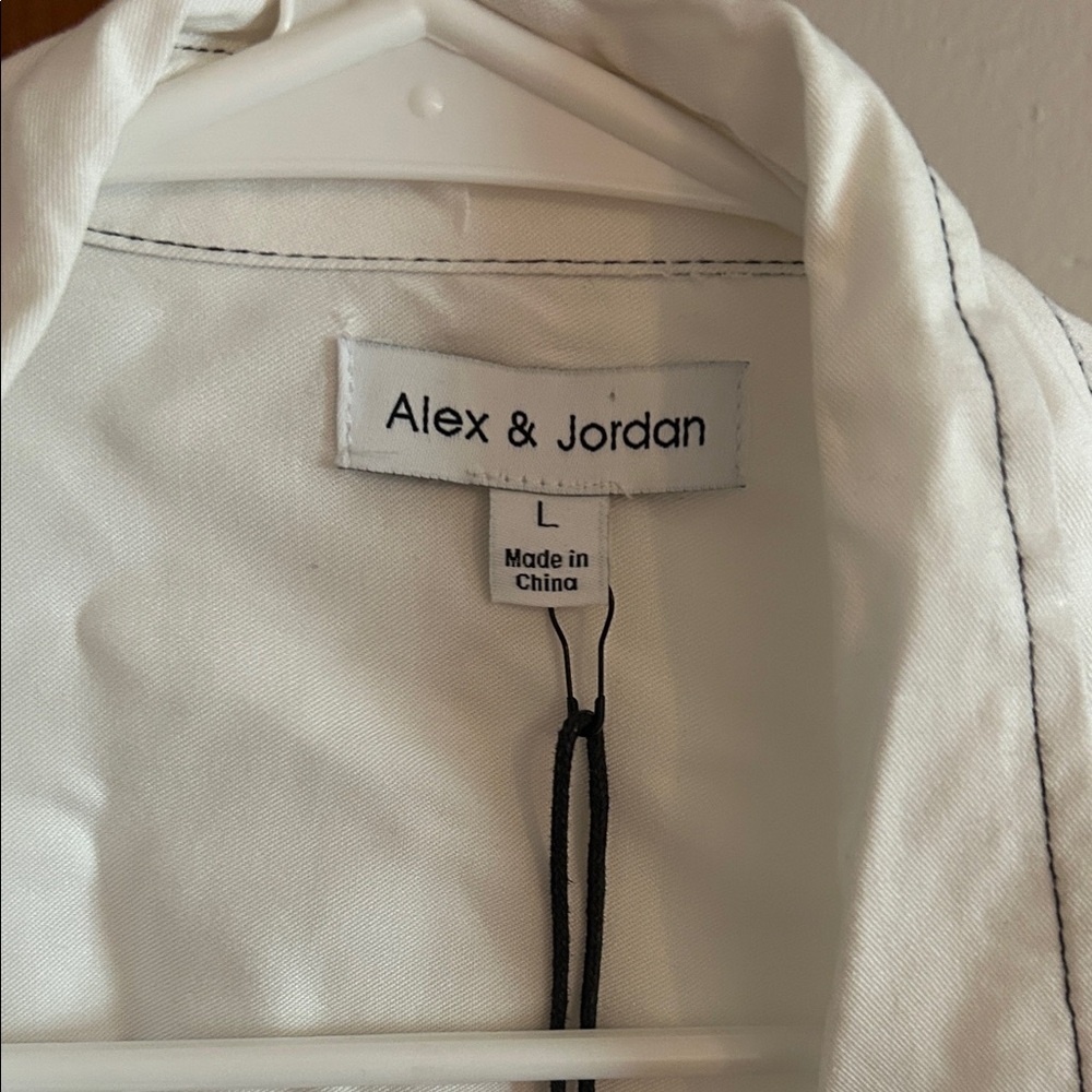John + Jenn White Shirt with Black Buttons - Picture 3 of 3